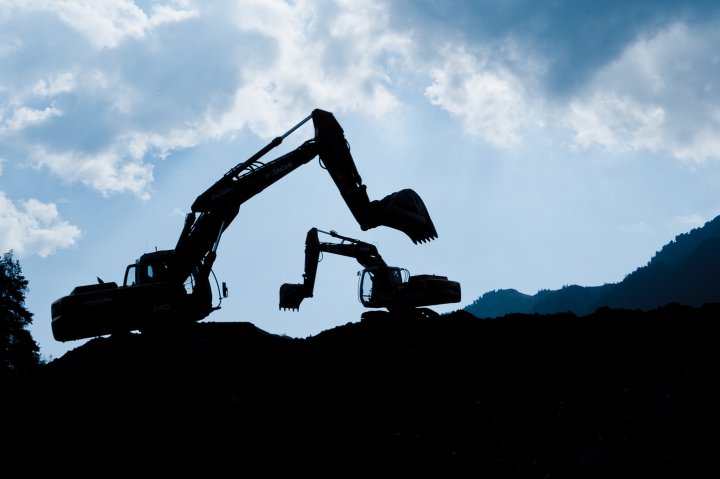 Baumaschinen bei der Arbeit